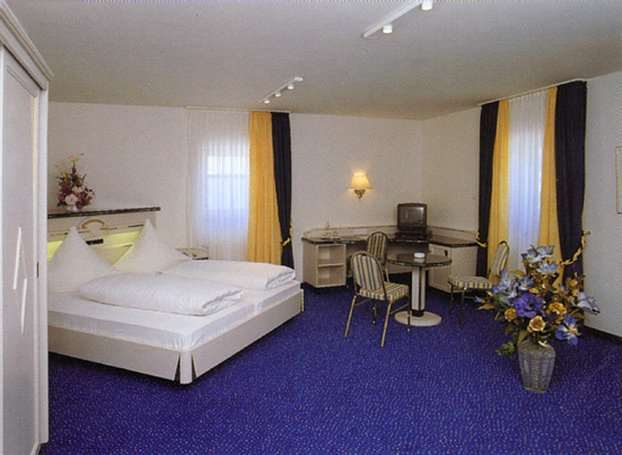 Hotel Am Schlosspark Исманинг Номер фото
